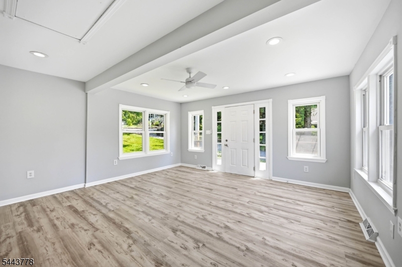 82 Fairview Dr