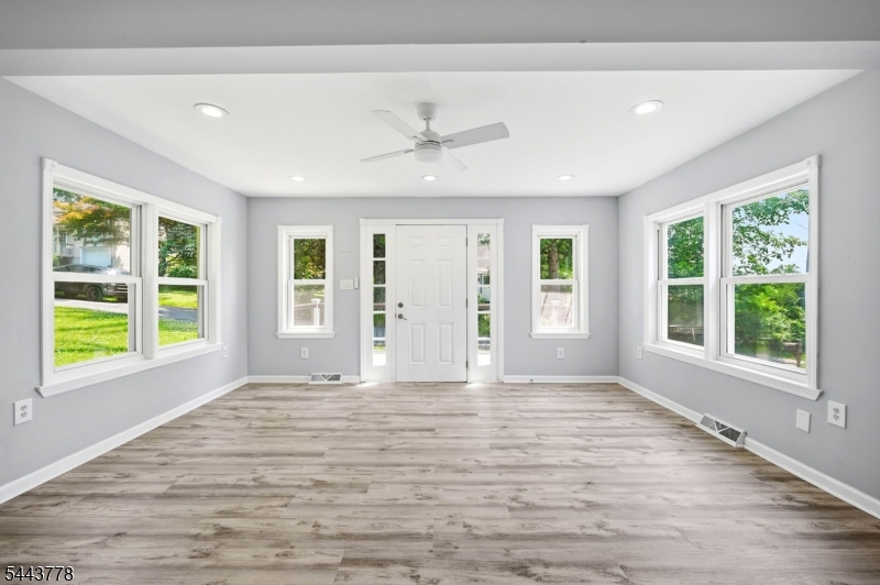 82 Fairview Dr