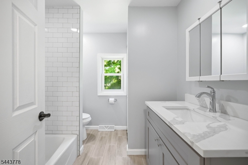 82 Fairview Dr