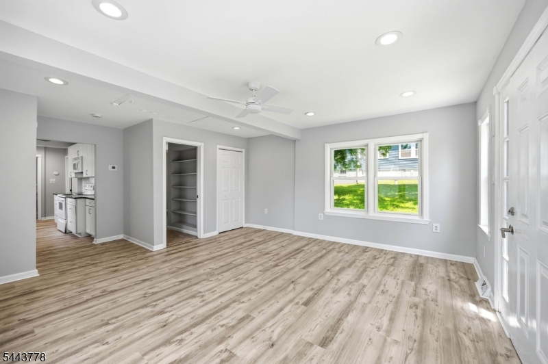 82 Fairview Dr