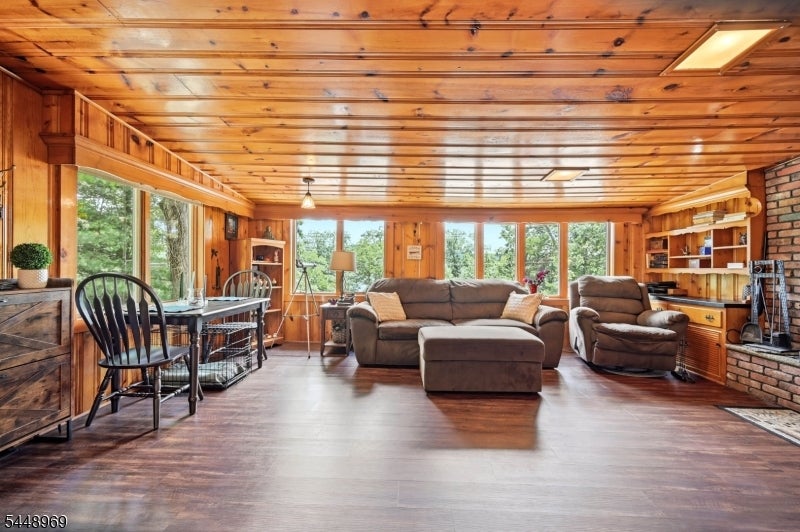 8 Stony Trail