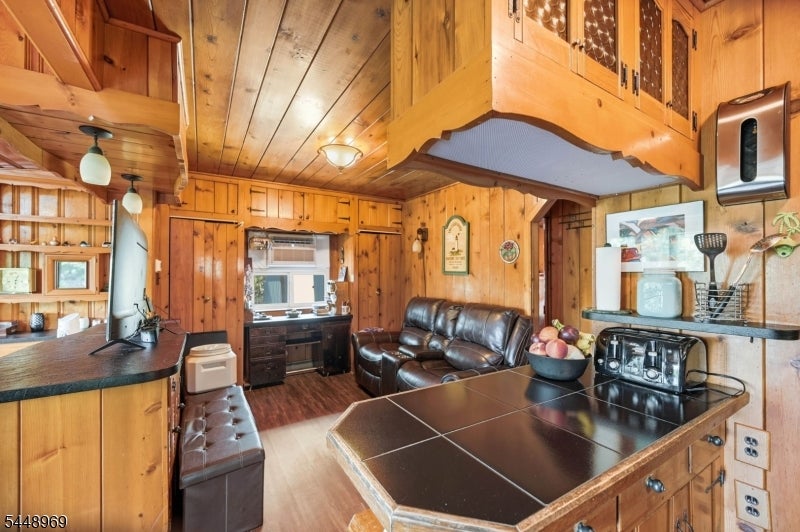 8 Stony Trail