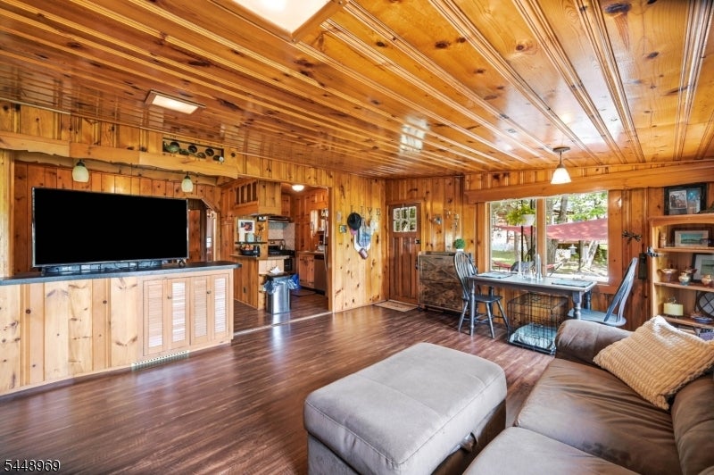8 Stony Trail