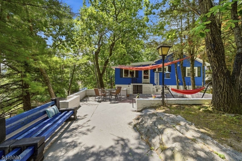 8 Stony Trail