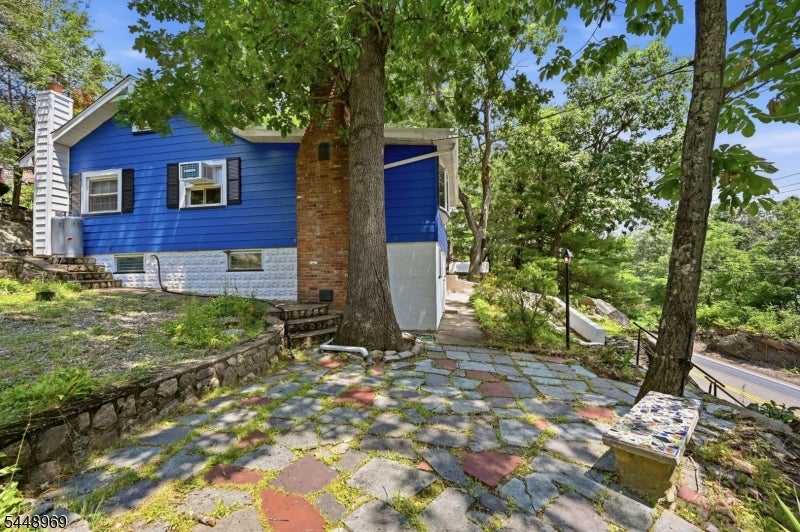8 Stony Trail