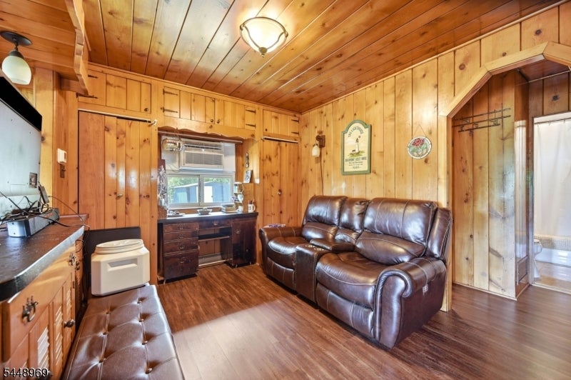 8 Stony Trail