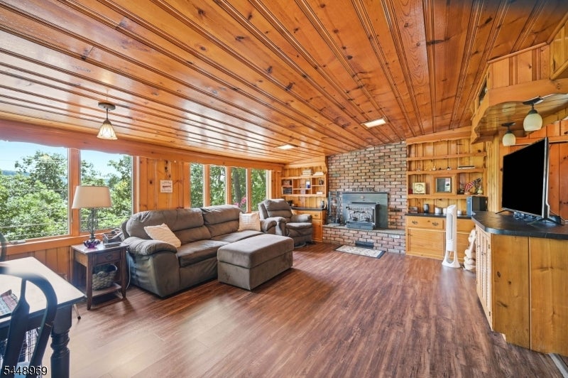 8 Stony Trail
