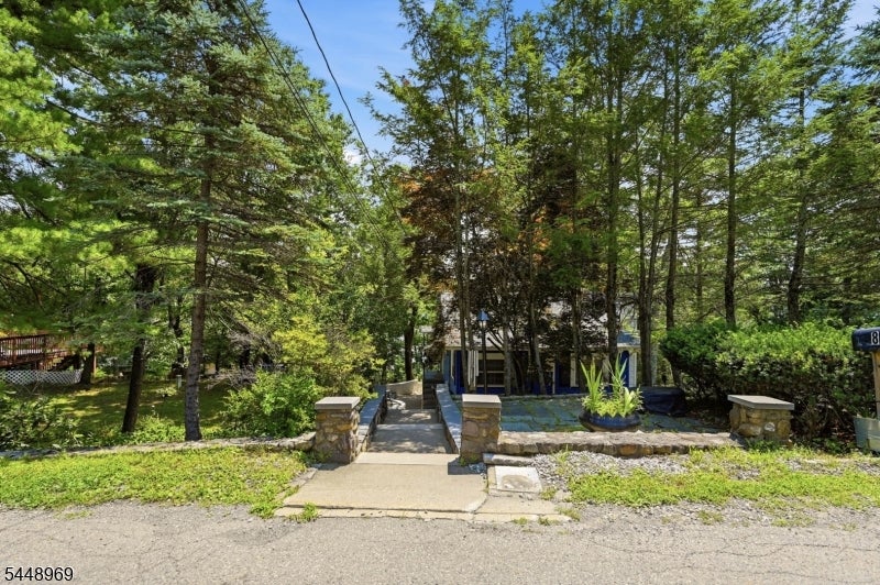 8 Stony Trail