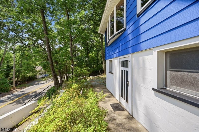 8 Stony Trail