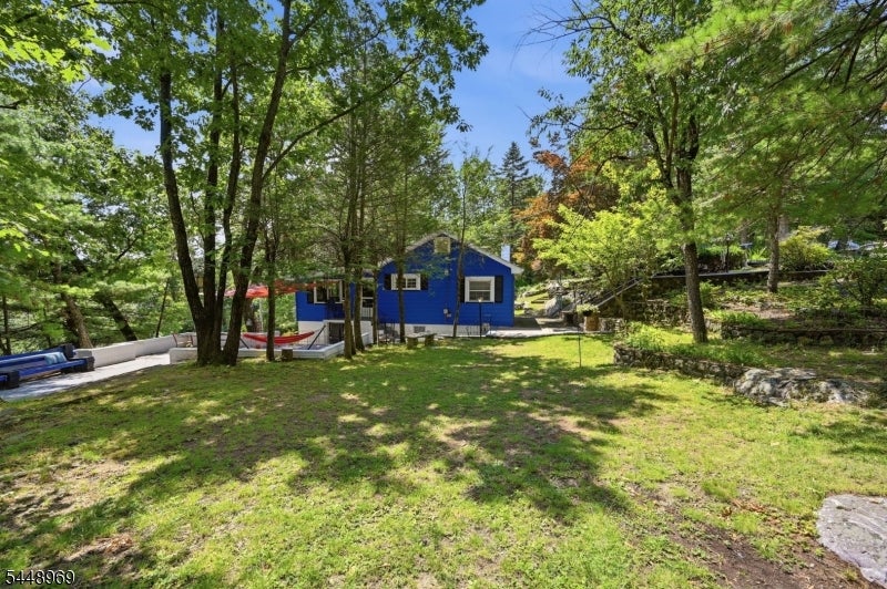 8 Stony Trail