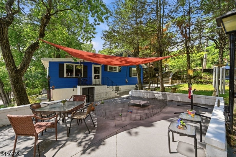 8 Stony Trail