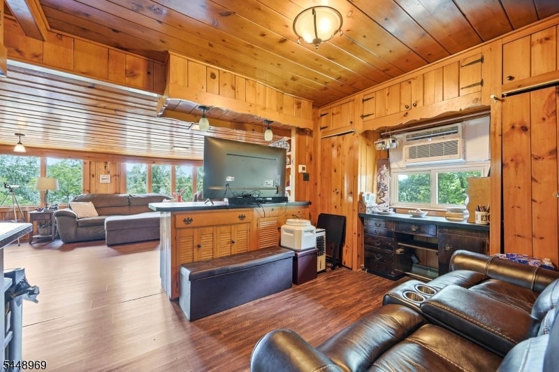8 Stony Trail