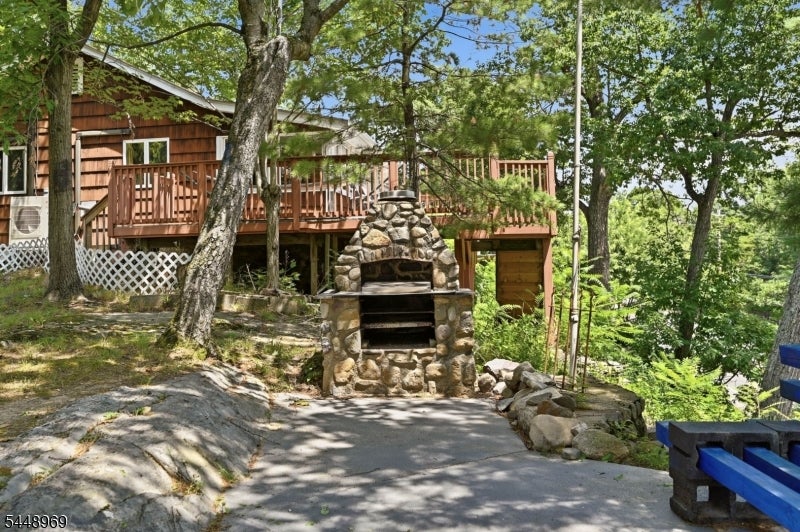 8 Stony Trail