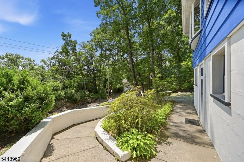 8 Stony Trail