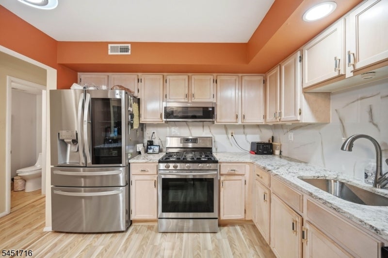 48D Beacon Hill Rd D