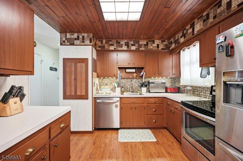 25 Elm Tree Rd