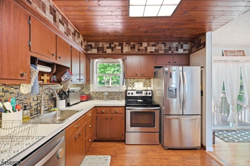 25 Elm Tree Rd