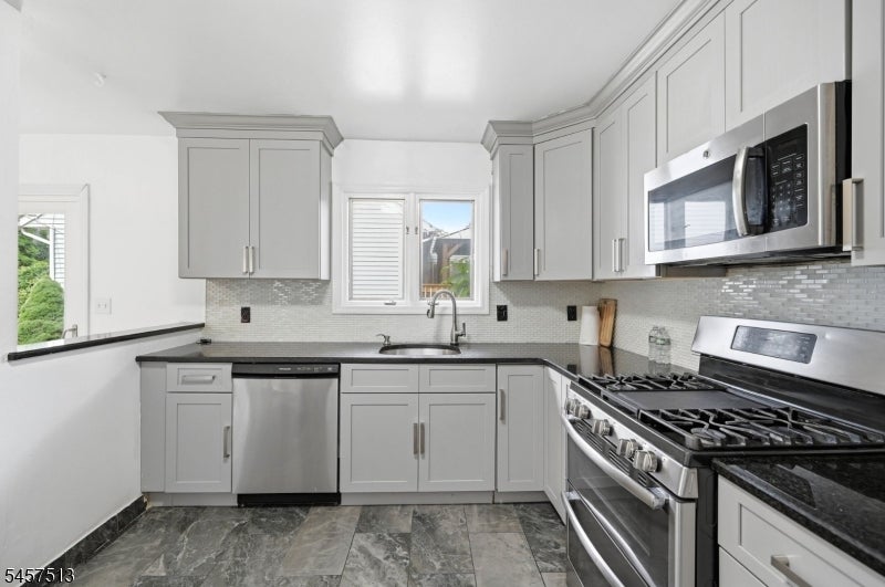 37 Hazelview Ave