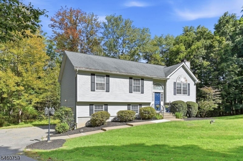 46 Melinda Ln