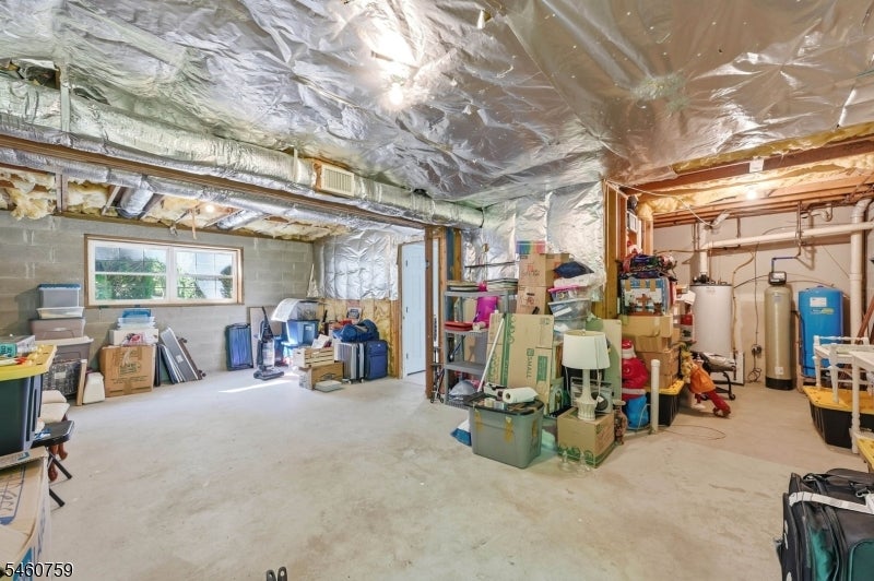 46 Melinda Ln