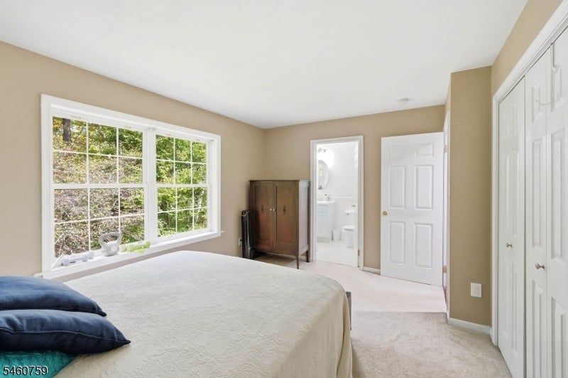 46 Melinda Ln