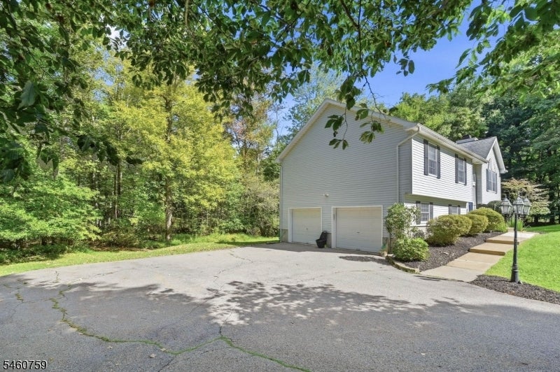 46 Melinda Ln