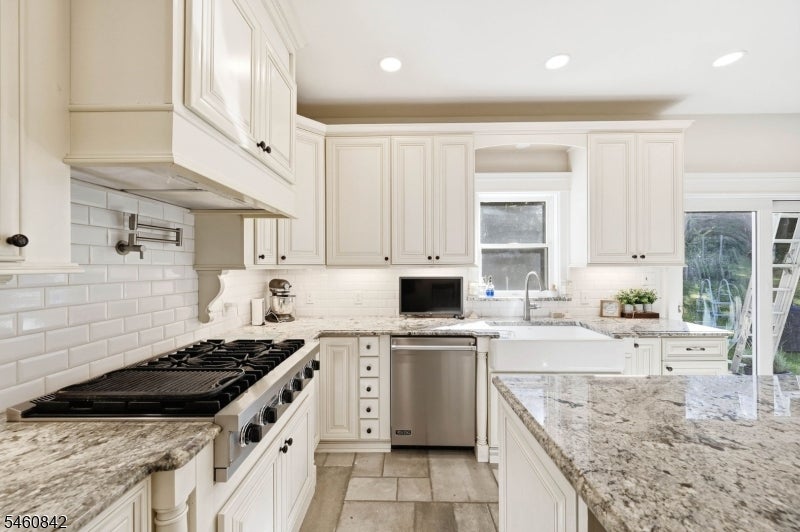50 Ancora Rd