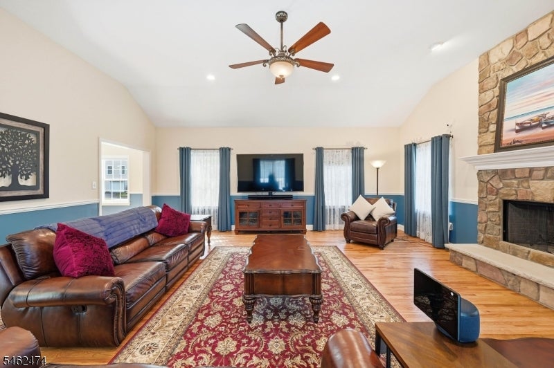 58 Leslie Dr