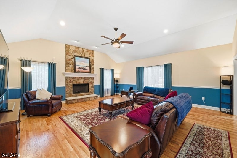 58 Leslie Dr