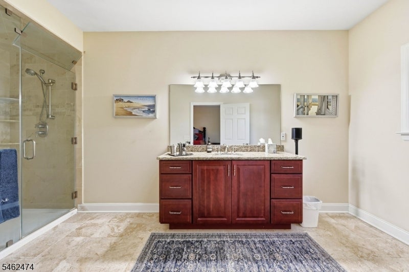 58 Leslie Dr
