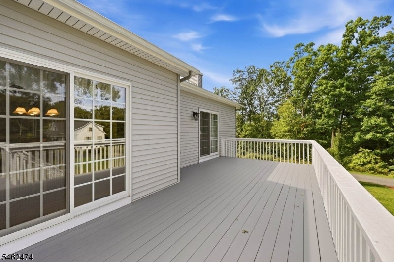 58 Leslie Dr