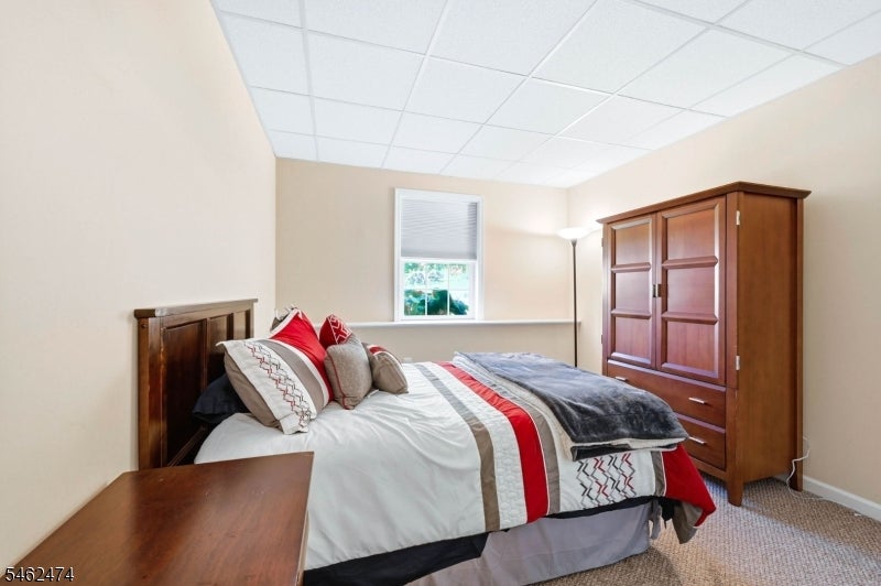 58 Leslie Dr