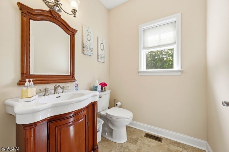 58 Leslie Dr