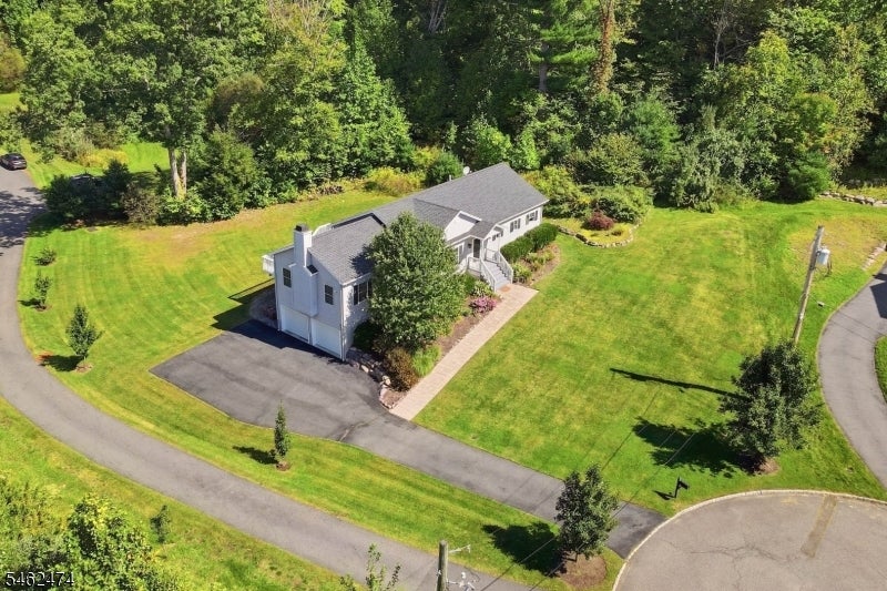 58 Leslie Dr