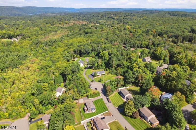 58 Leslie Dr