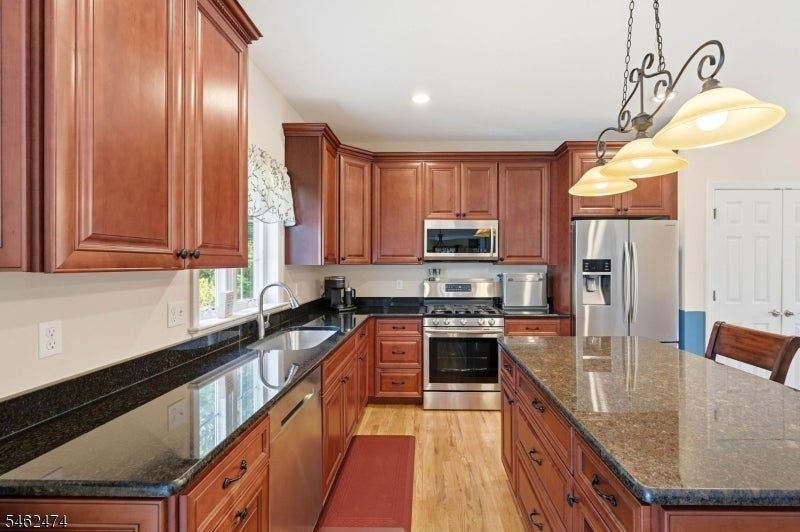 58 Leslie Dr