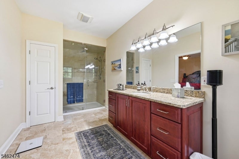 58 Leslie Dr