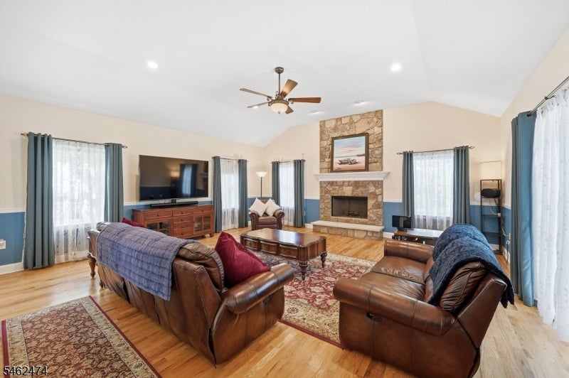 58 Leslie Dr