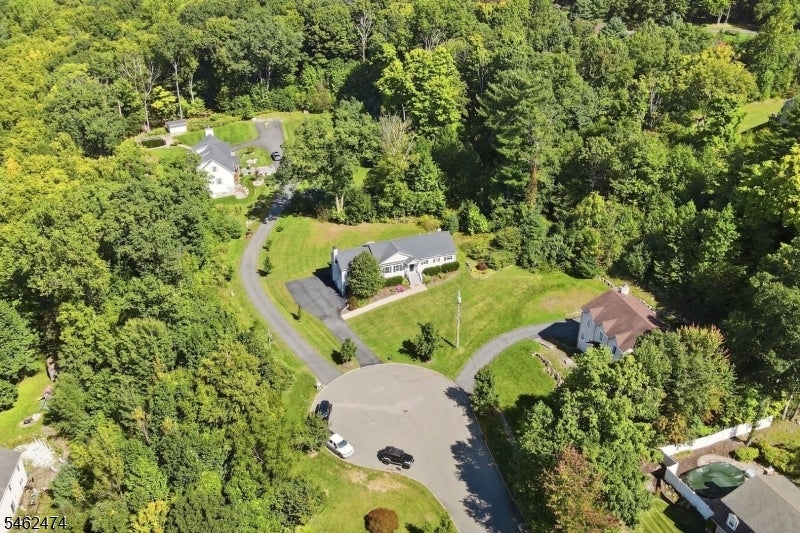 58 Leslie Dr
