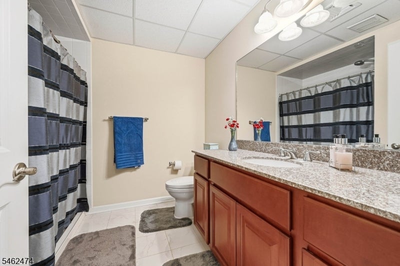 58 Leslie Dr