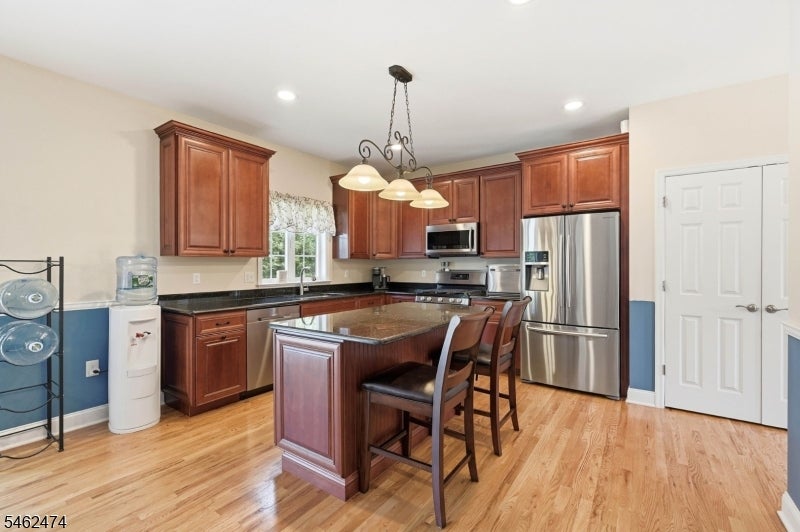 58 Leslie Dr
