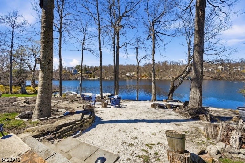 173 Point Breeze Dr
