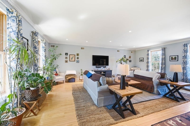 173 Point Breeze Dr