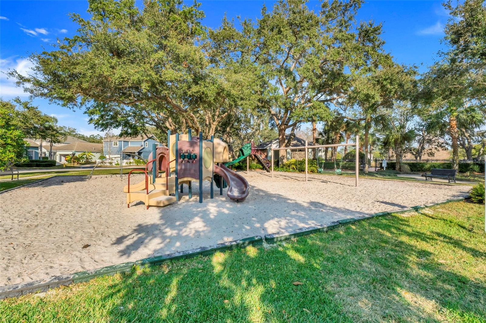 880 SUMMER OAKS RD