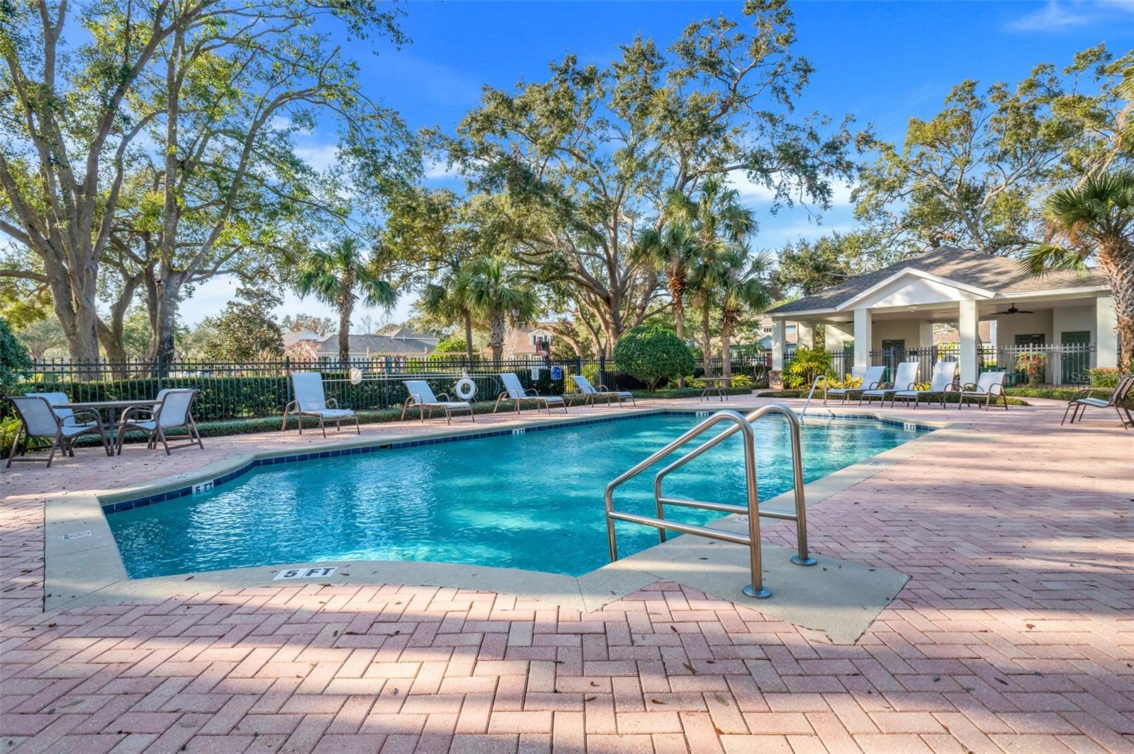 880 SUMMER OAKS RD