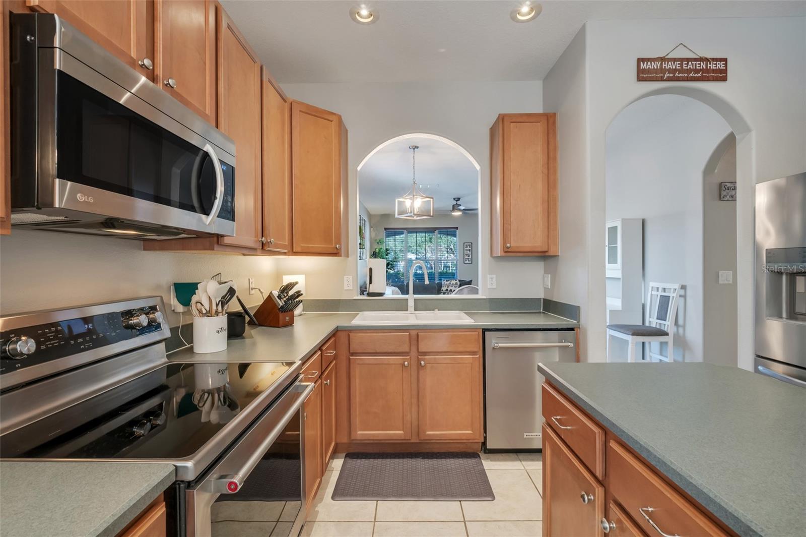 880 SUMMER OAKS RD