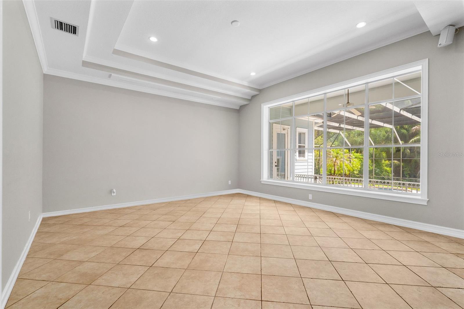 907 WESTPARK DR