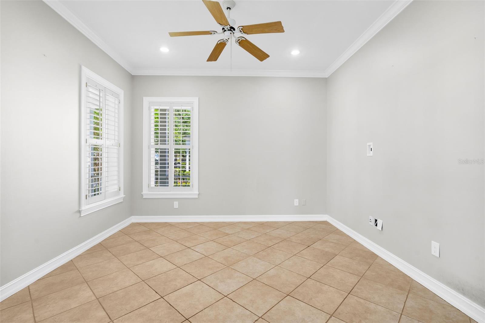 907 WESTPARK DR