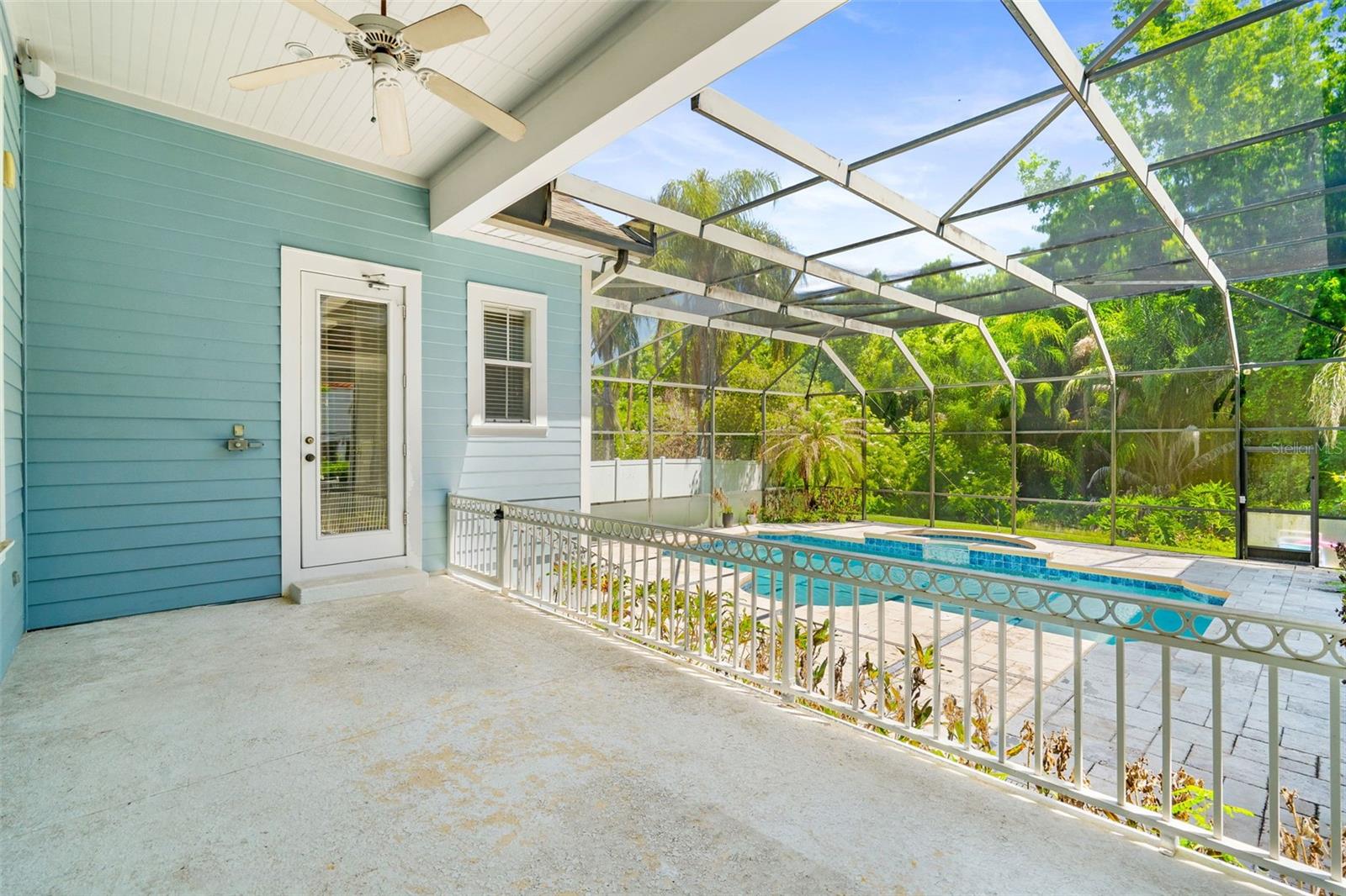 907 WESTPARK DR