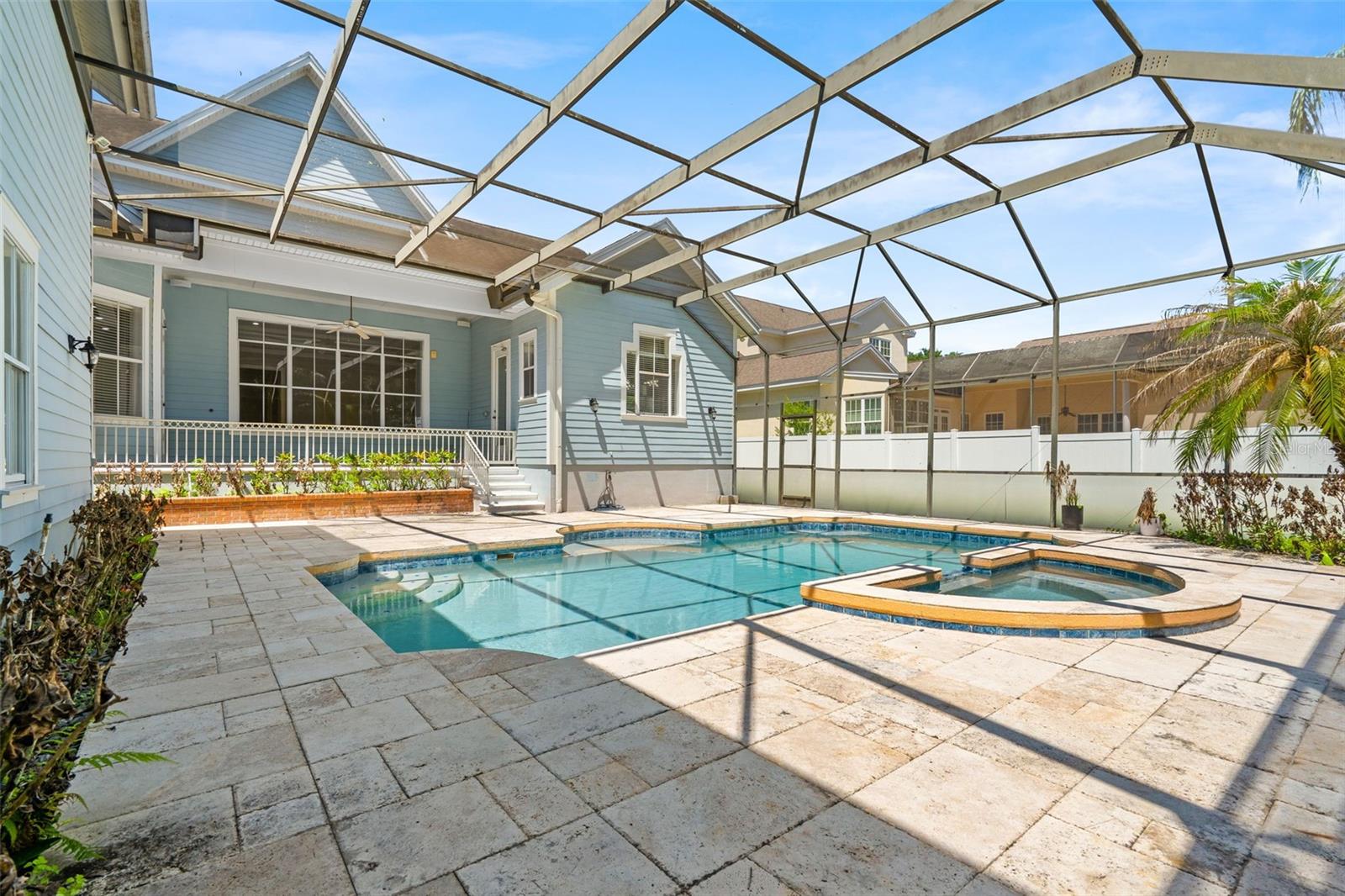 907 WESTPARK DR